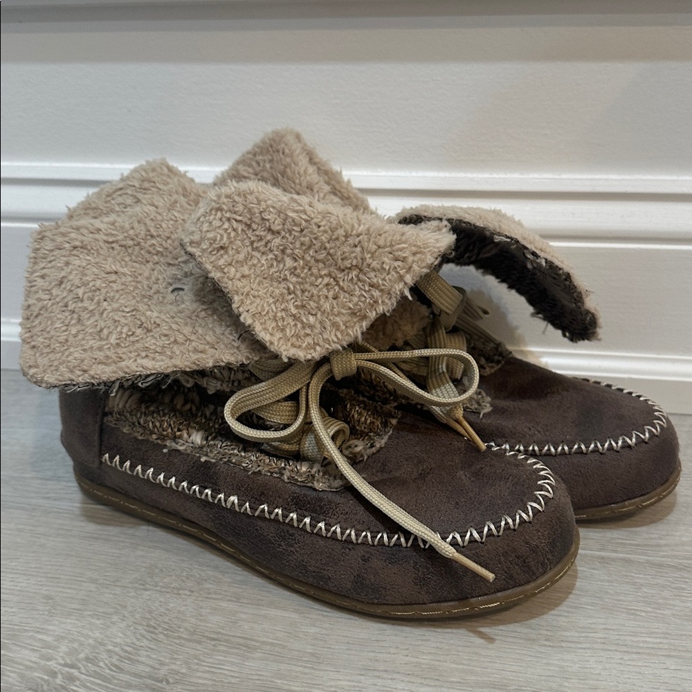 Muk Luks Brown Knit and Suede Boots